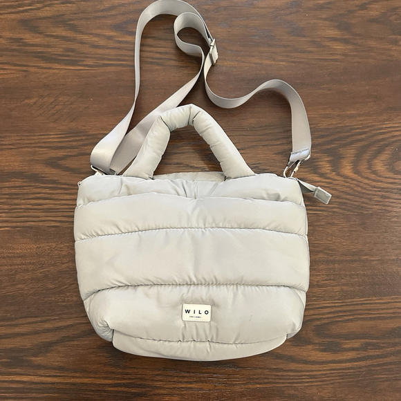 wilo Handbags - Wilo the Label Puffer Travel Bag Light Green with Adjustable Crossbody Strap